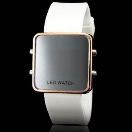 Montre LED avec bracelet en silicone blanc et boitier doré